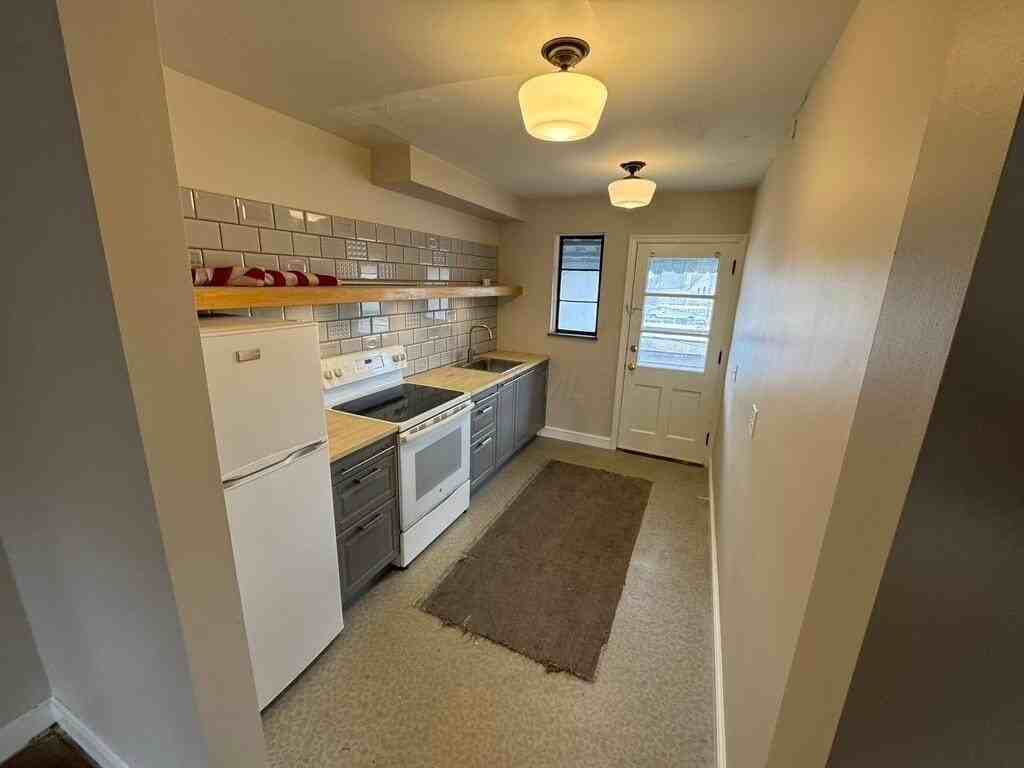 18 N Huron Ave #C - Photo 7 of 12