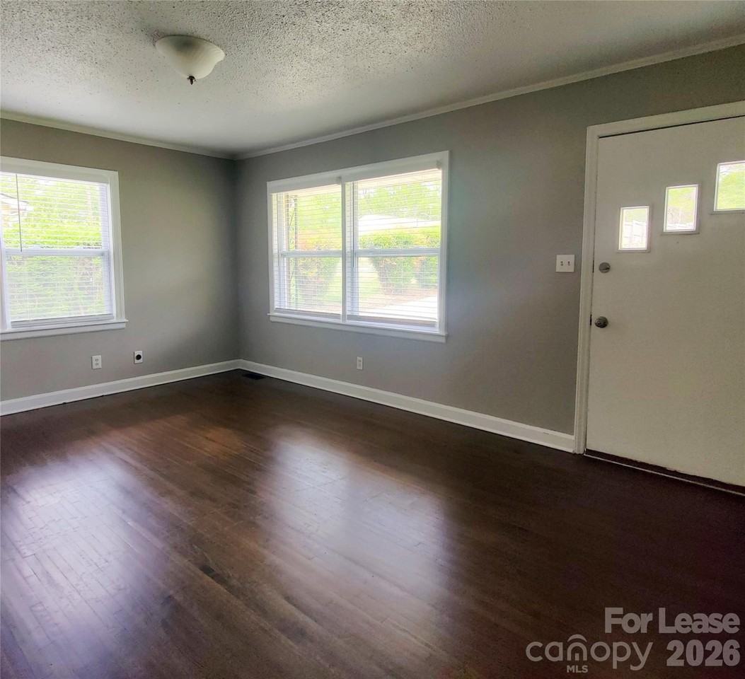 4041 Carlyle Dr - Photo 2 of 18