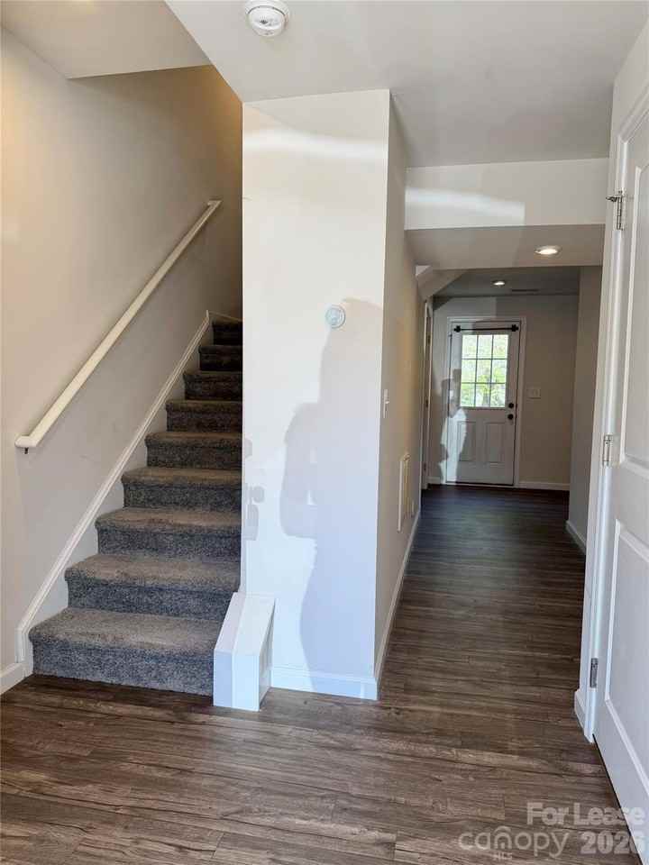 828 Renee Ave - Photo 2 of 25