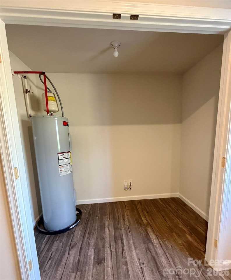 828 Renee Ave - Photo 5 of 25