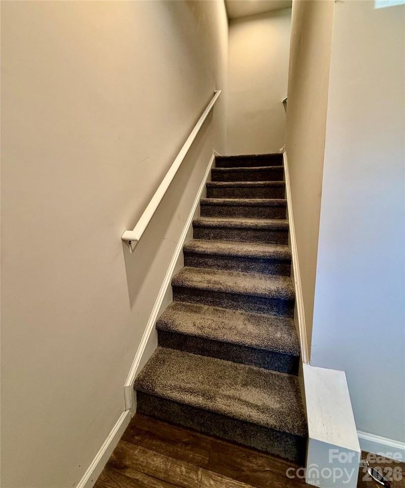 828 Renee Ave - Photo 6 of 25