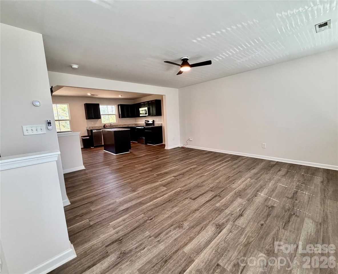 828 Renee Ave - Photo 7 of 25