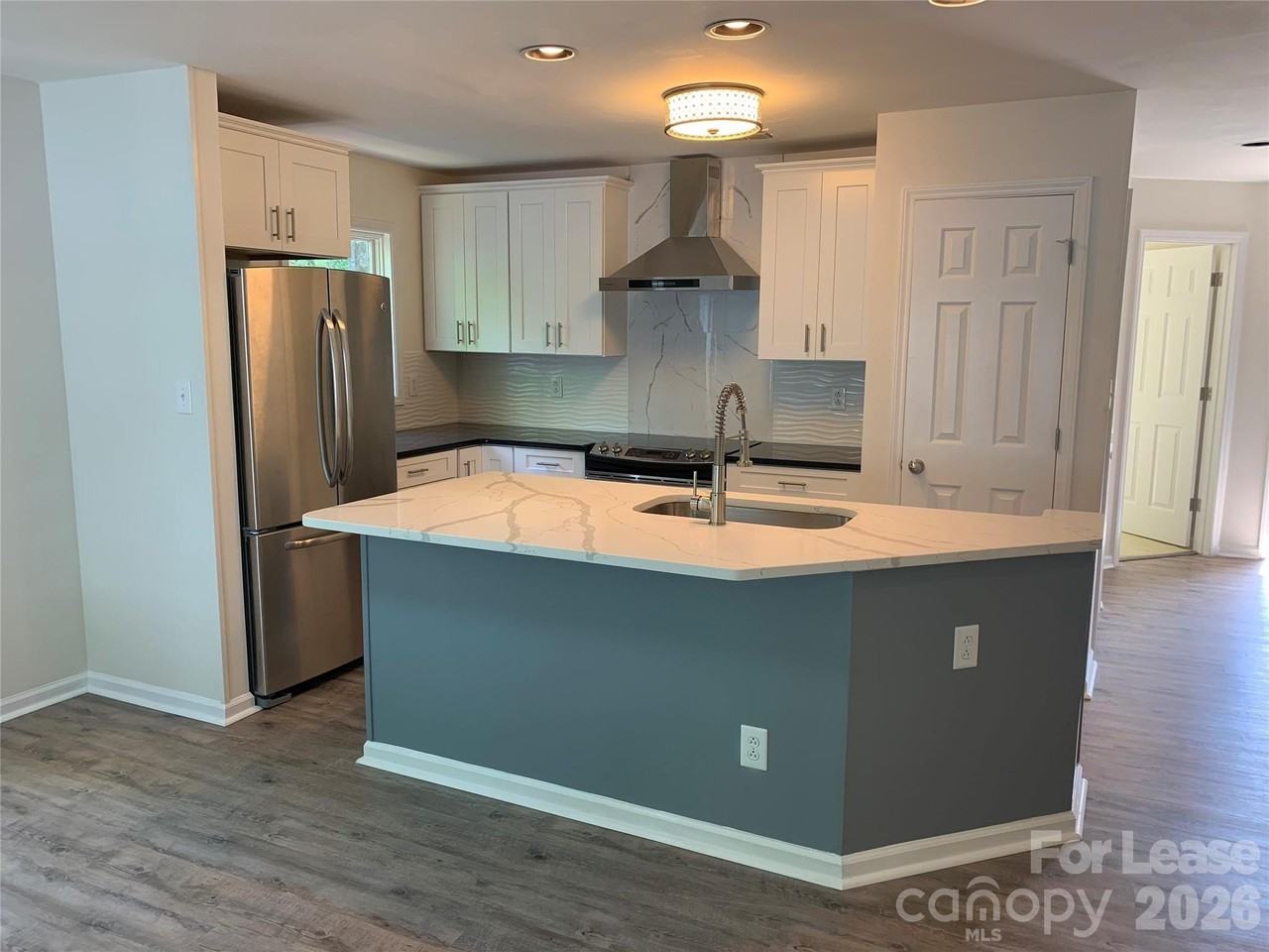 672 Portside Dr - Photo 2 of 29