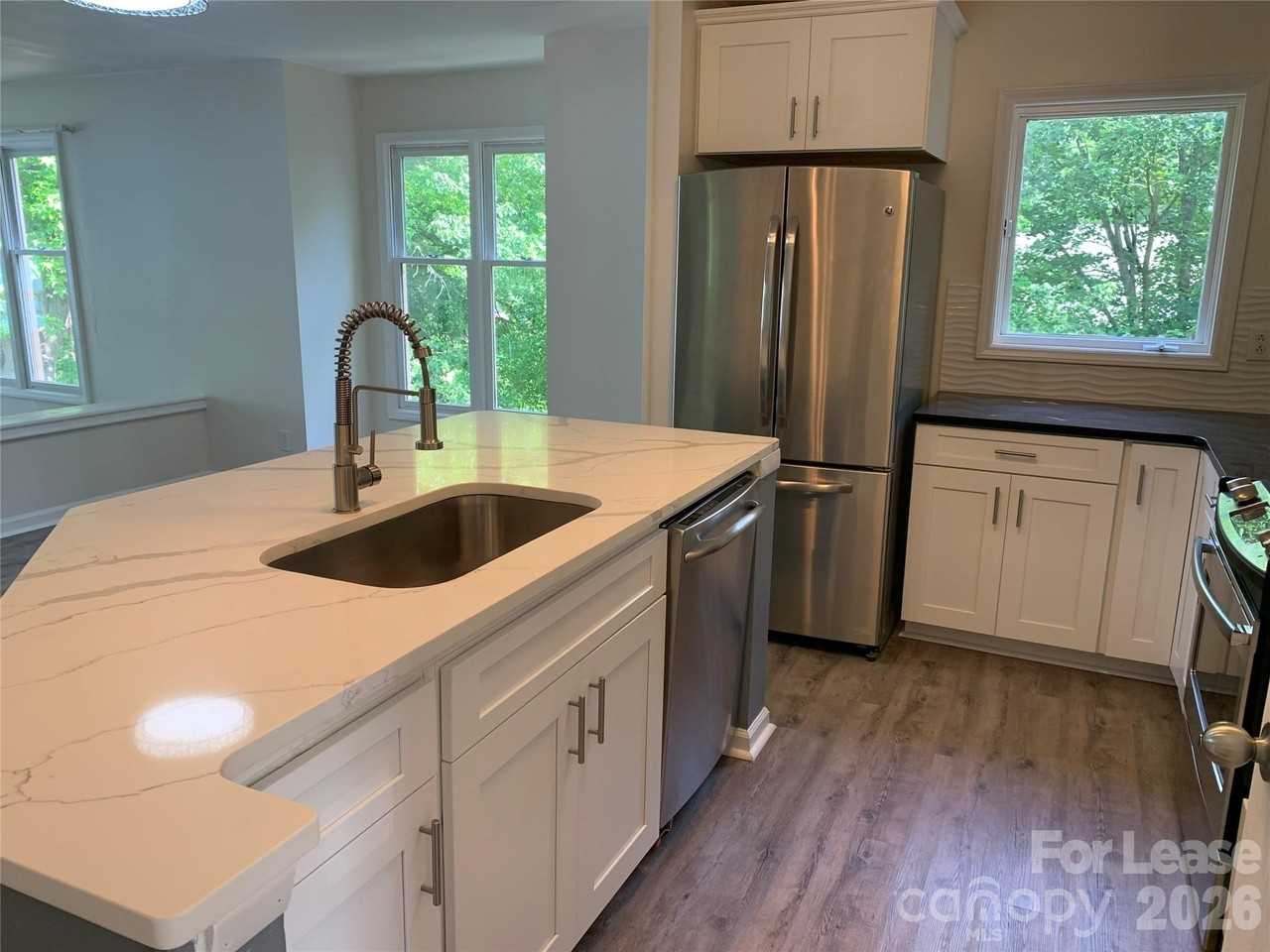 672 Portside Dr - Photo 4 of 29