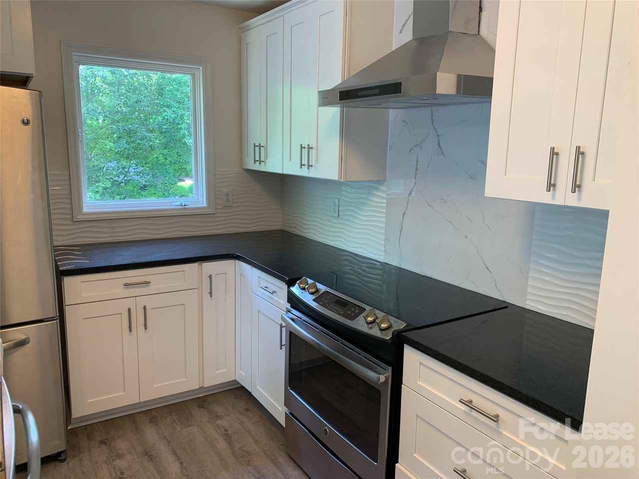 672 Portside Dr - Photo 5 of 29