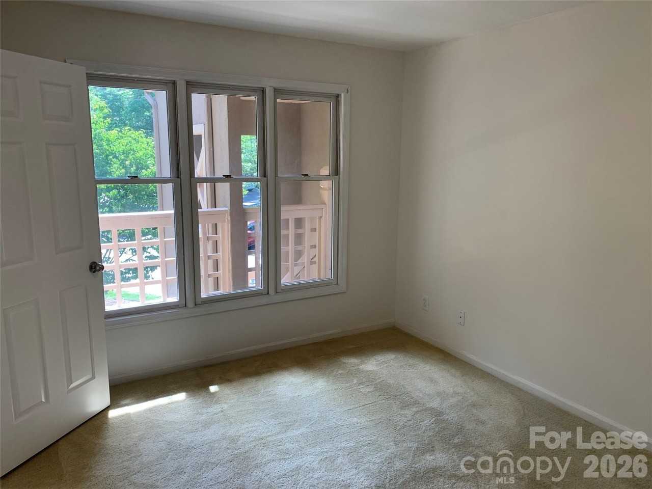 672 Portside Dr - Photo 6 of 29