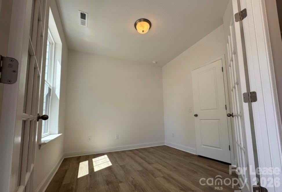 5009 Layman Dr - Photo 4 of 26