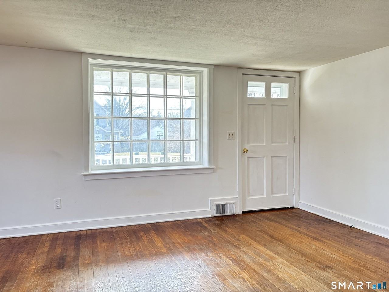 107 N Main St Apt 1st - Photo 2 of 12