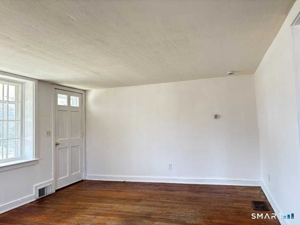 107 N Main St Apt 1st - Photo 3 of 12