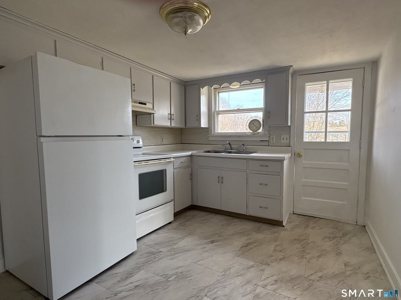 107 N Main St Apt 1st - Photo 5 of 12