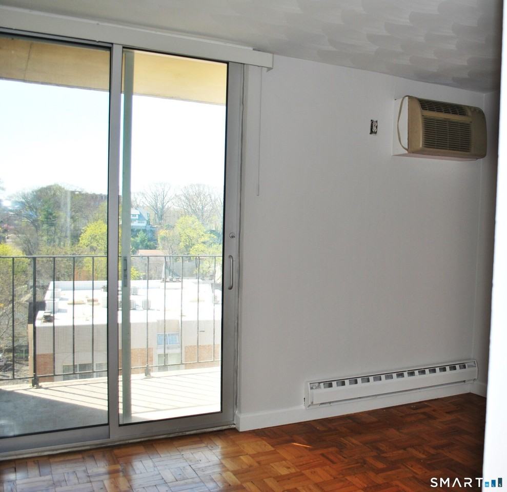 87 Glenbrook Rd Apt 7g - Photo 6 of 9