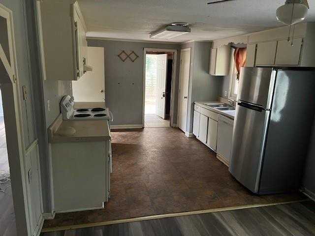 3030 Mangum Dr - Photo 6 of 13