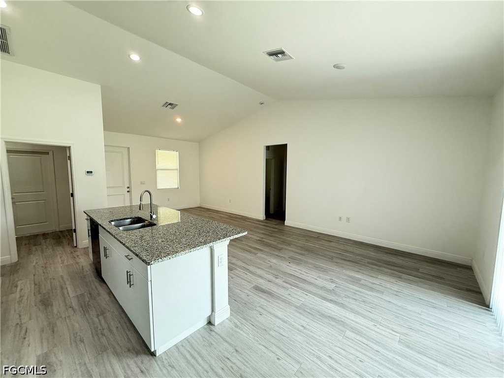 611 Greenbriar Blvd - Photo 3 of 11