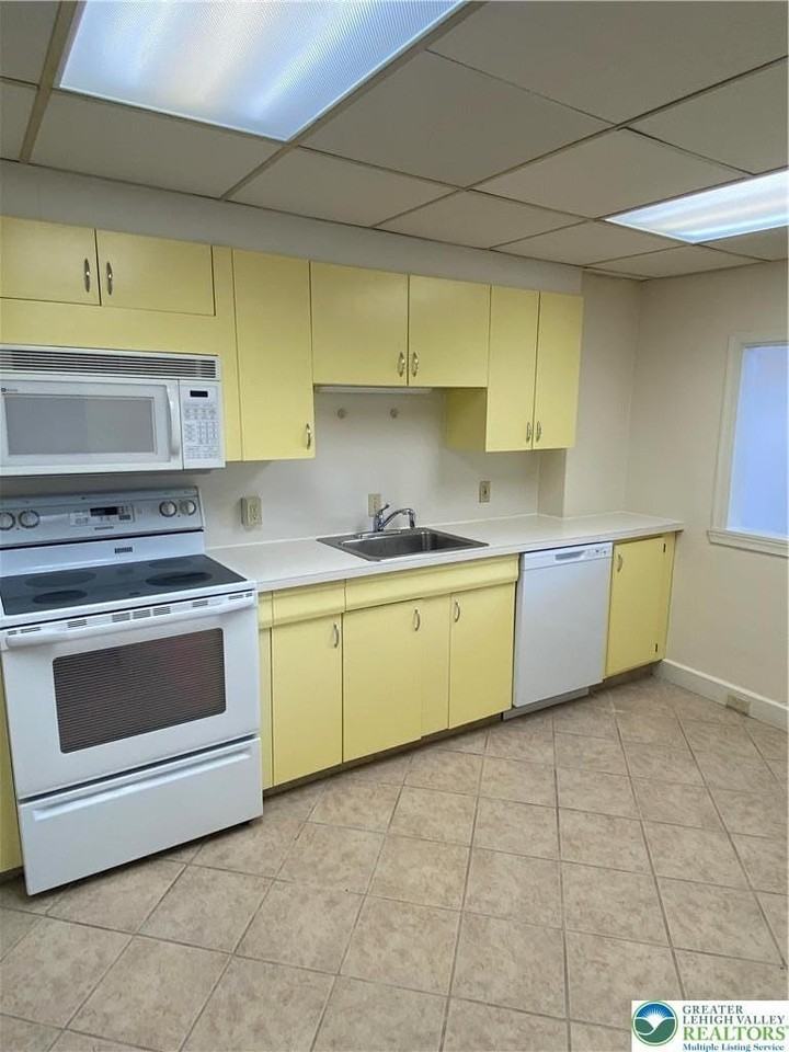 606 W Broad St #F - Photo 5 of 22