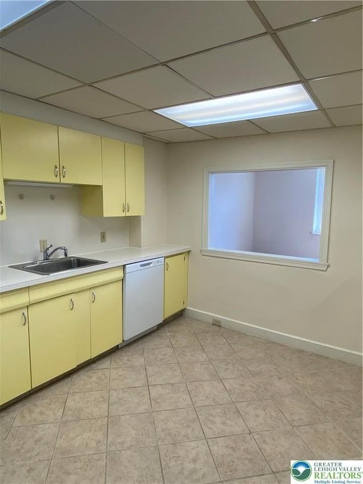 606 W Broad St #F - Photo 7 of 22