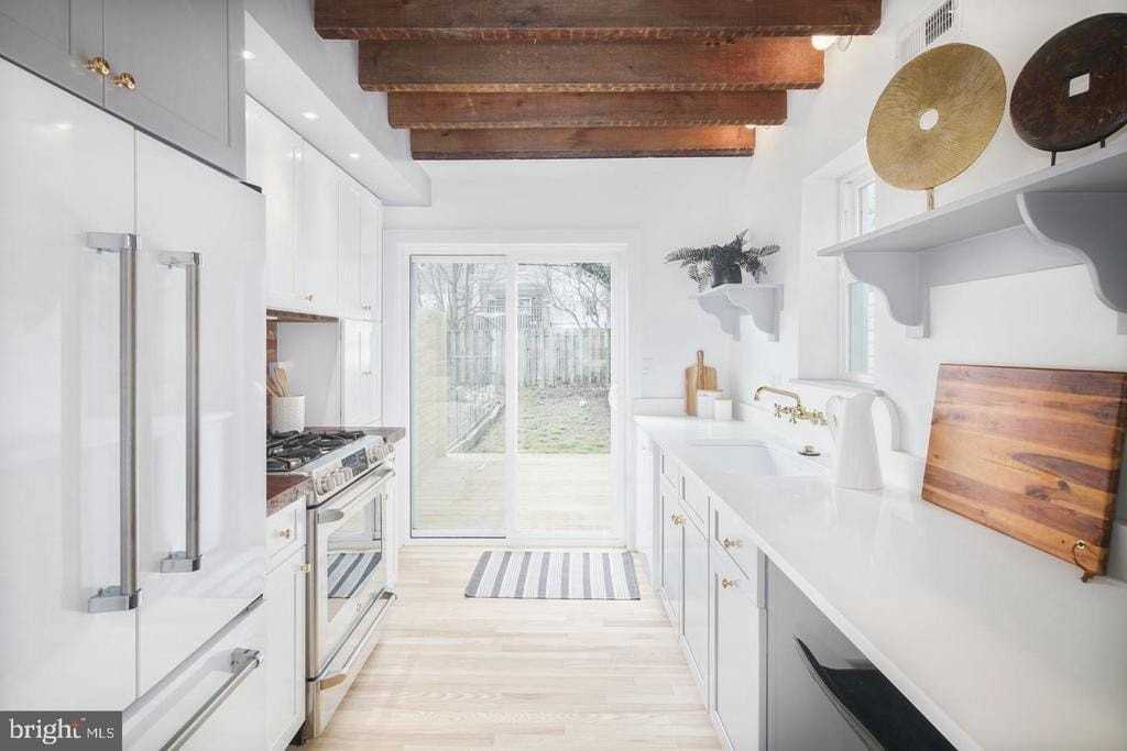 320 Iona Ave - Photo 4 of 32