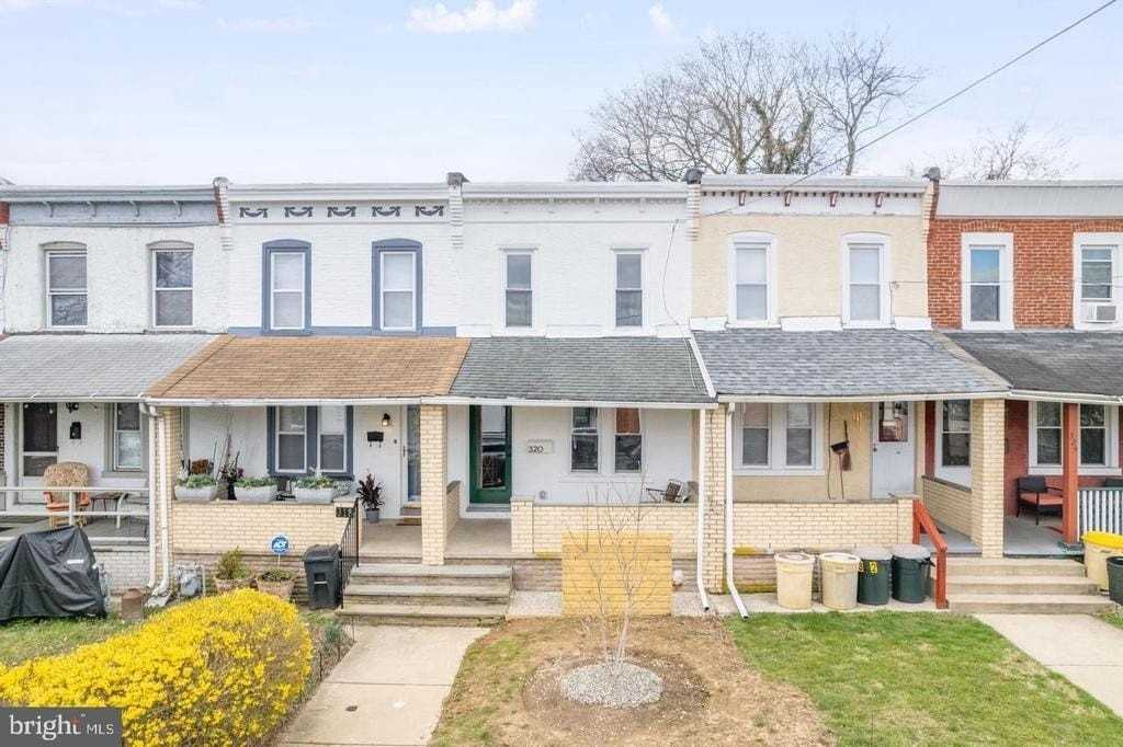 320 Iona Ave - Photo 6 of 32