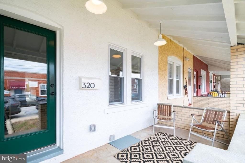 320 Iona Ave - Photo 7 of 32