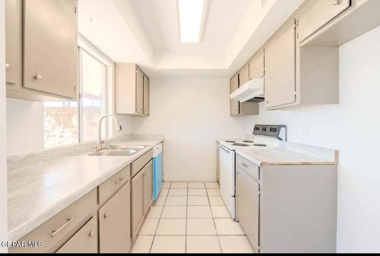 226 Moon River Ln - Photo 3 of 15