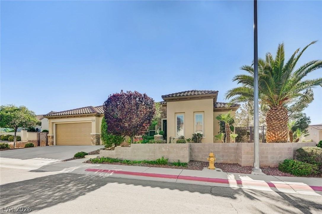 2357 Wisconsin Dells Dr - Photo 5 of 38