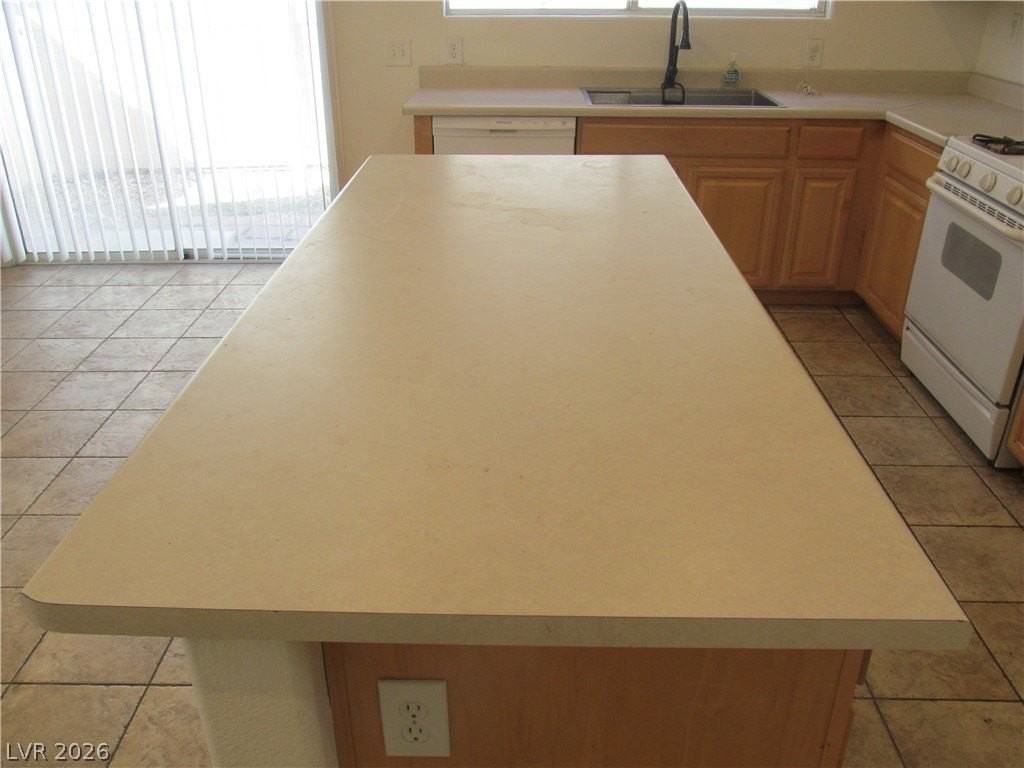 6776 Firewood Dr - Photo 4 of 28