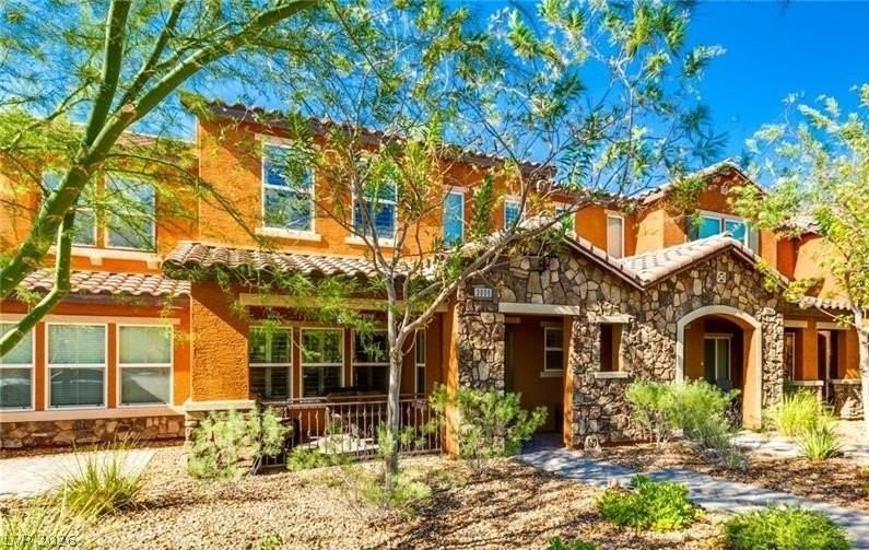 3008 Bicentennial Pkwy - Photo 2 of 23