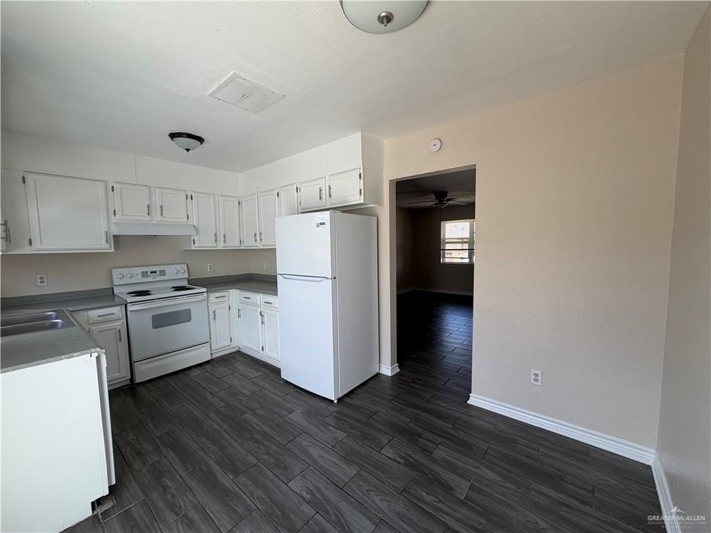 3208 N 25 1/2 St - Photo 2 of 11