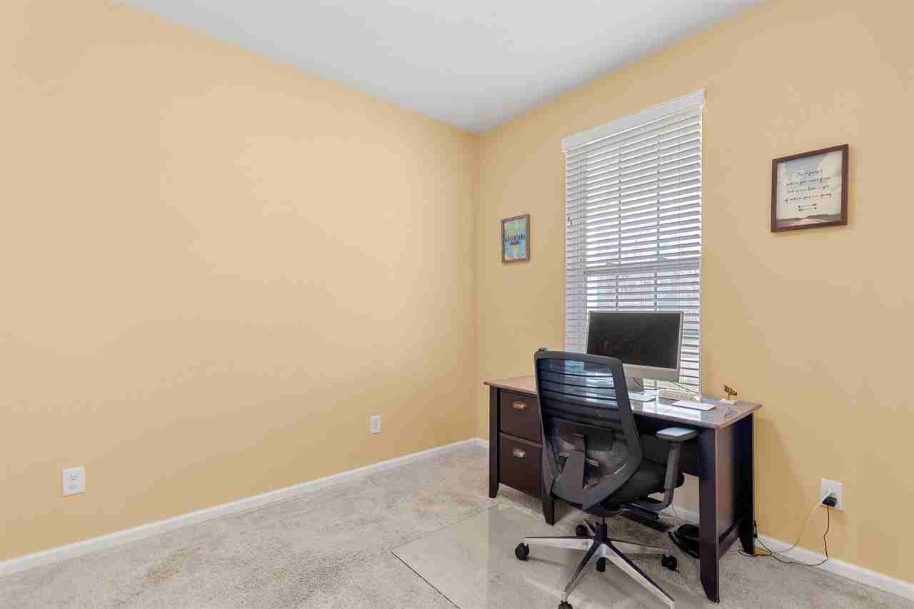 2136 Wiltshire Dr - Photo 6 of 33