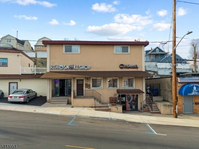 339 N 6th St - Photo 2 of 31