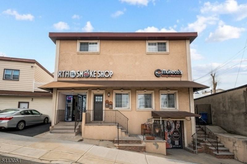 339 N 6th St - Photo 3 of 31