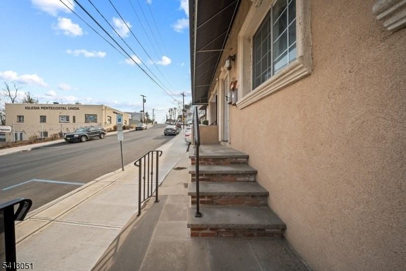 339 N 6th St - Photo 4 of 31