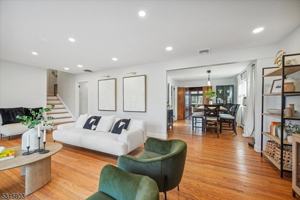 featured image of 16 Hickory Rd