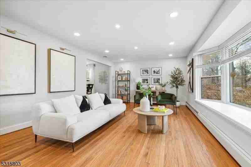 16 Hickory Rd - Photo 6 of 45