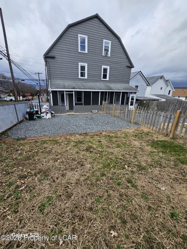 308 Lehigh St - Photo 2 of 15