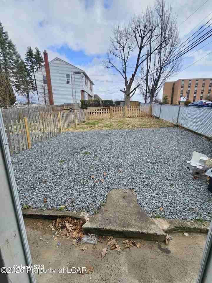 308 Lehigh St - Photo 3 of 15