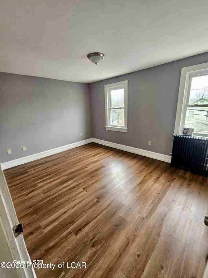 308 Lehigh St - Photo 7 of 15