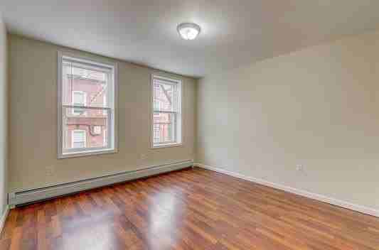 103 W 49th St #4 - Photo 6 of 12