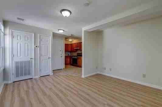 11 Isabella Ave - Photo 4 of 12