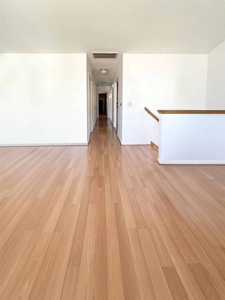 85 Grieco Dr - Photo 4 of 10