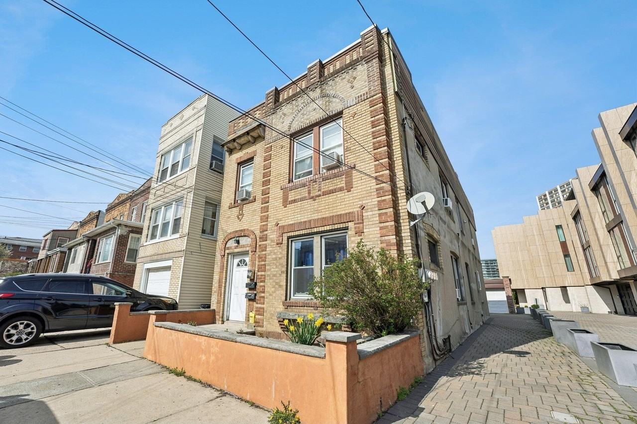 7 Bender Pl #3 - Photo 2 of 20