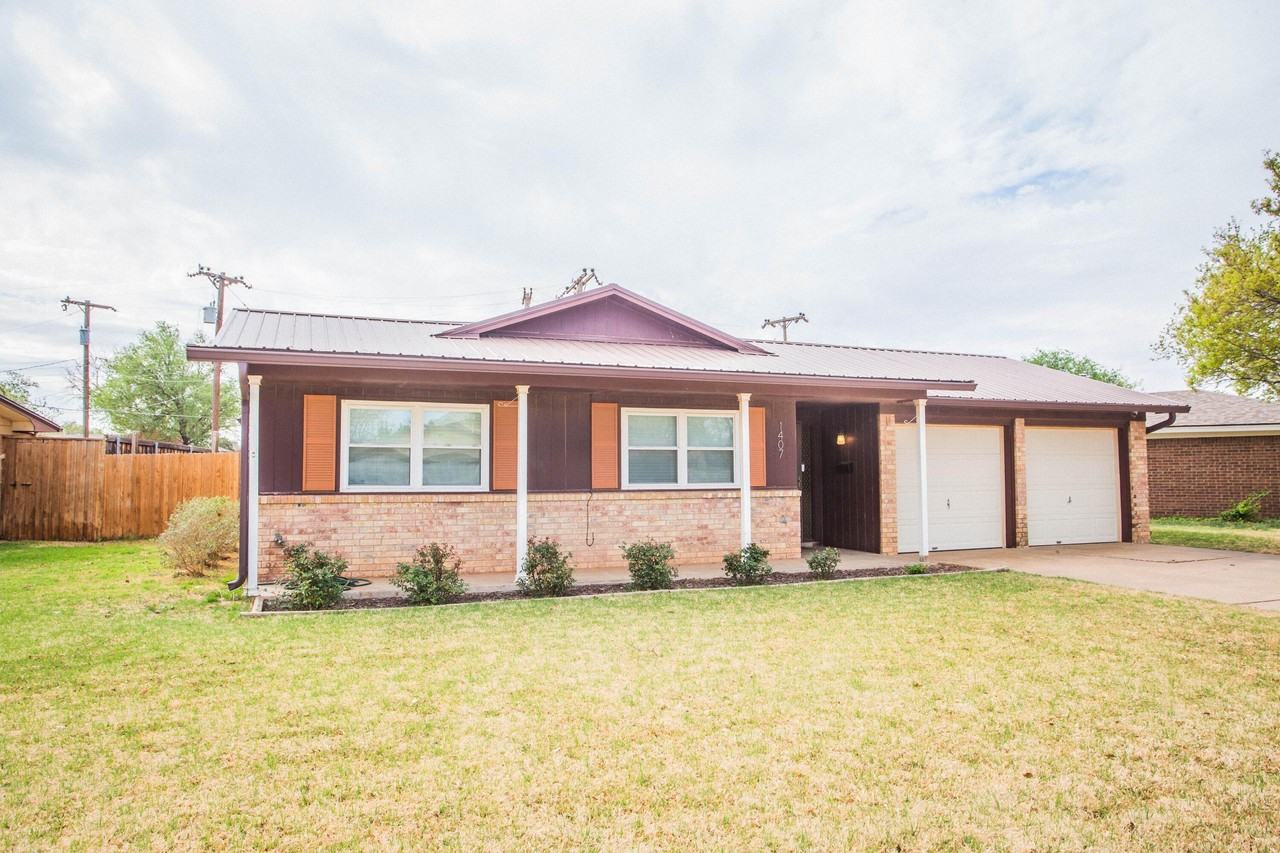 1407 Elkhart Ave - Photo 2 of 42