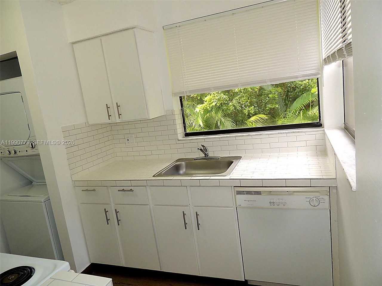 1150 N Liberty Ave #1150H - Photo 5 of 18