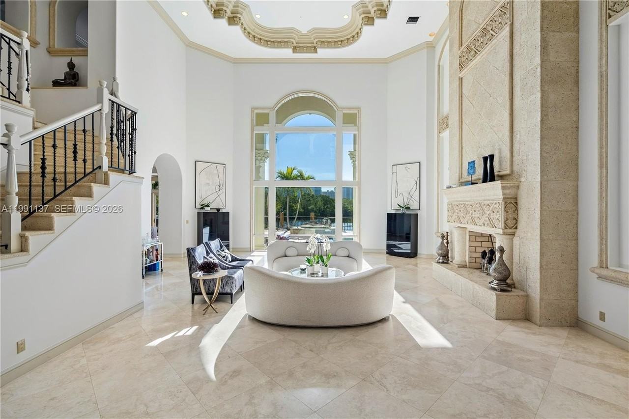 4900 Sanctuary Ln - Photo 6 of 50