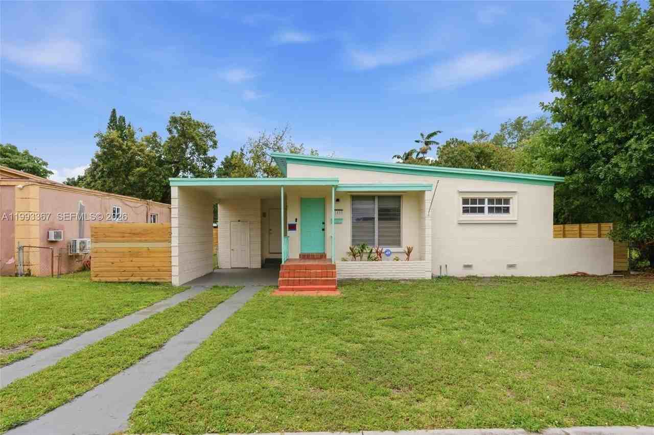 1620 Ne 160th St #1620 - Photo 3 of 37