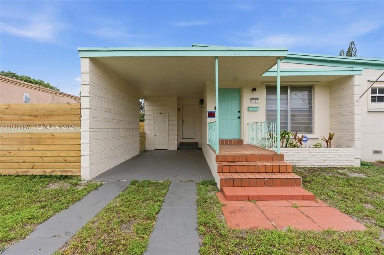 1620 Ne 160th St #1620 - Photo 4 of 37