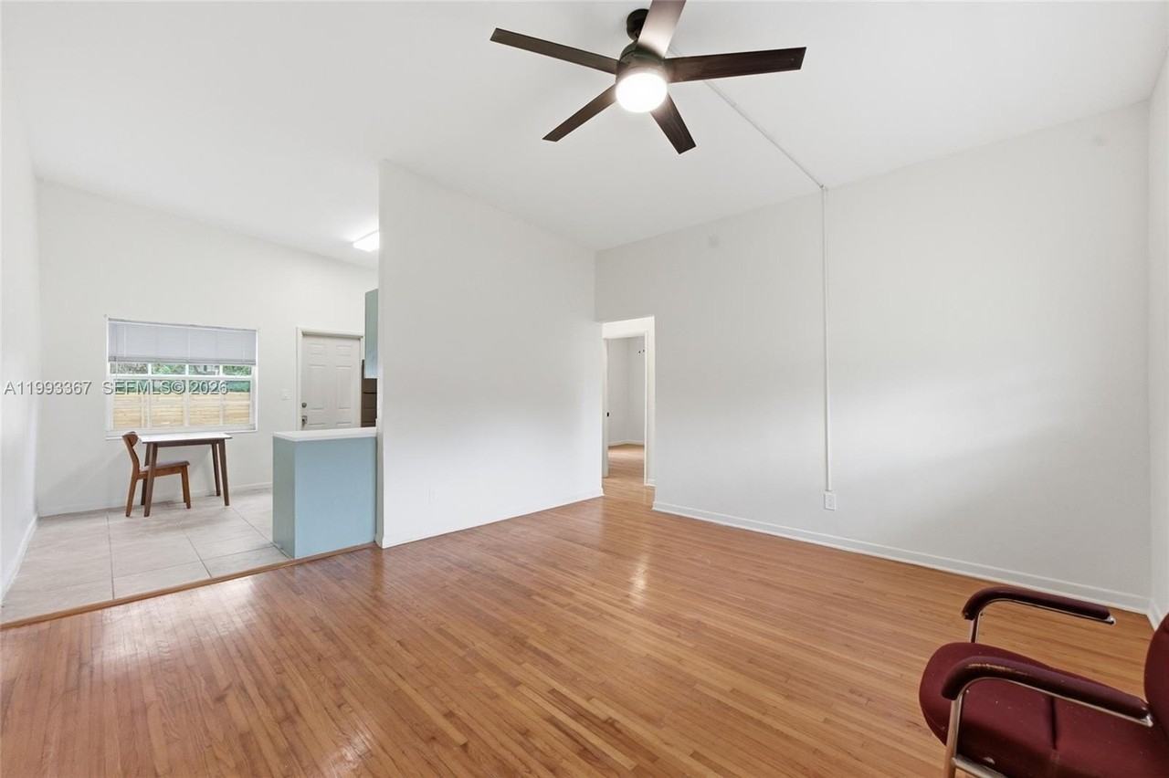 1620 Ne 160th St #1620 - Photo 5 of 37