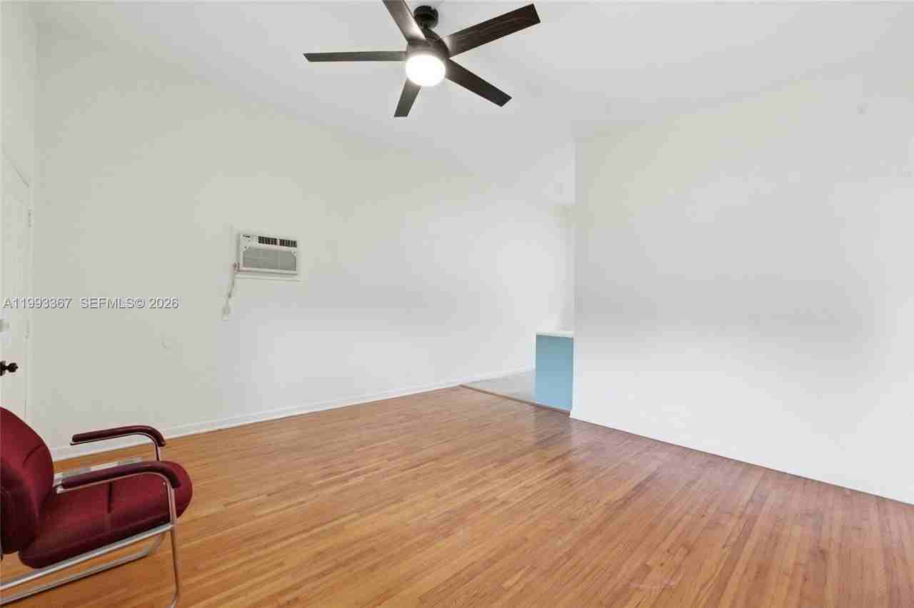 1620 Ne 160th St #1620 - Photo 6 of 37