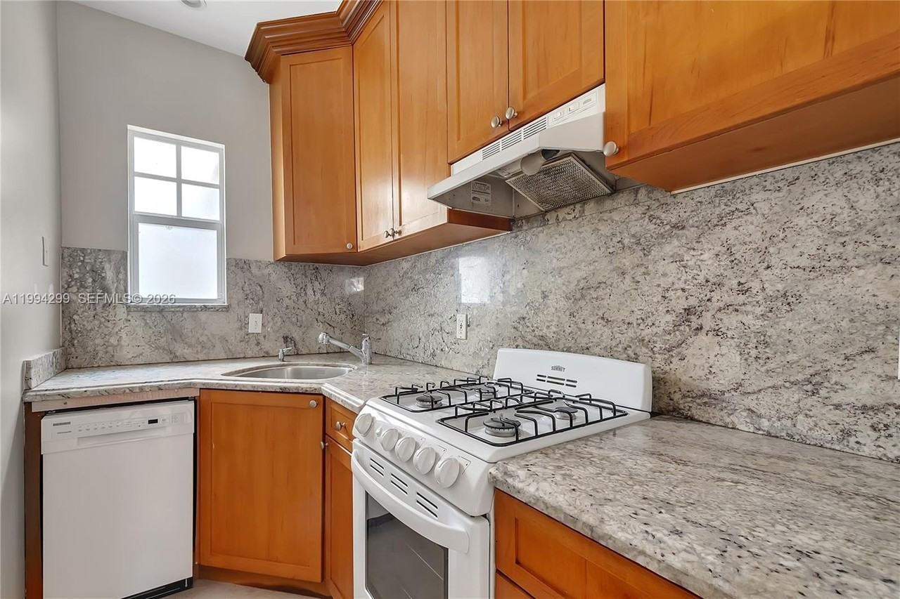 814 Lenox Ave #1 - Photo 2 of 15