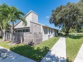 518 Woodgate Cir #E - Photo 1 of 1