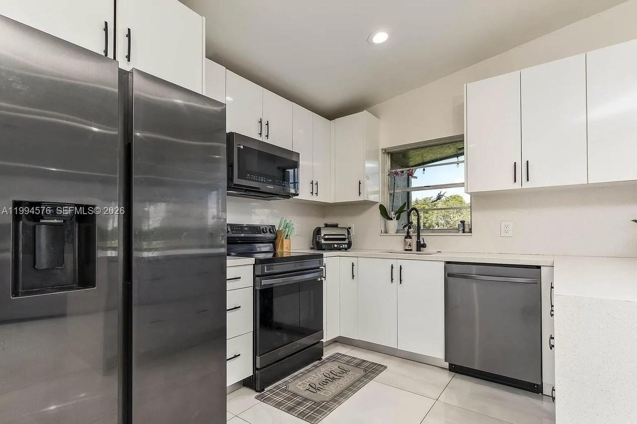 518 Woodgate Cir #E - Photo 5 of 17